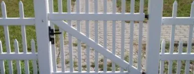 Przedsiębiorstwo 2 wizerunek AKTE OGRODZENIA PLASTIKOWE ORAZ SZTACHETY PCV. OGRODZENIA FARMERSKIE DLA KONI. Schody, Balustrady, Poręcze w Poznań WP