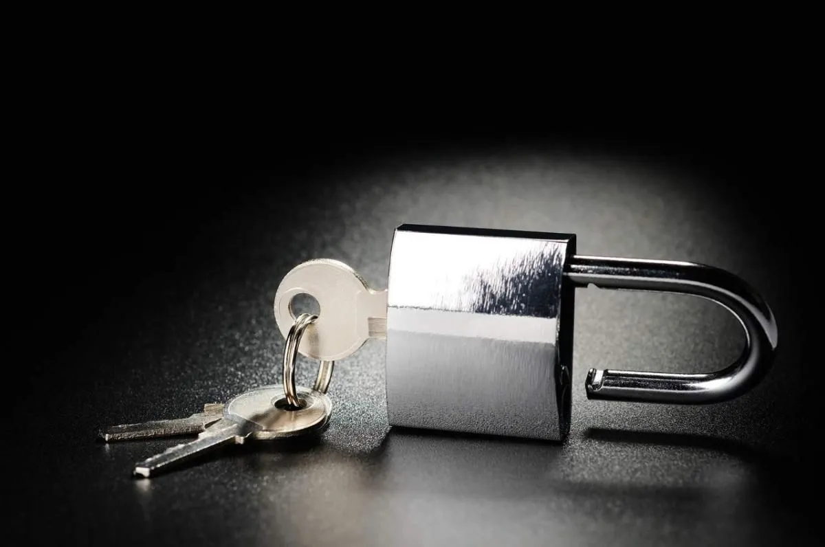 Przedsiębiorstwo 11 wizerunek CHRUST DORABIANE KLUCZY,AWARYJNE OTWIERANIE SAMOCHODU,KODOWANIE PILOTÓW,WYMIANA DRZWI