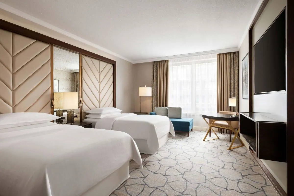 Przedsiębiorstwo 8 wizerunek SHERATON GRAND WARSAW