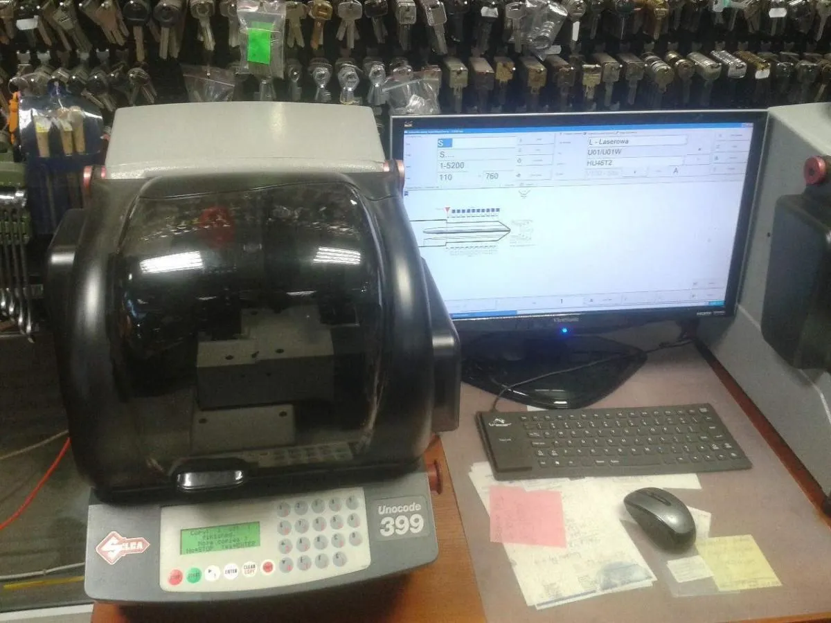 Przedsiębiorstwo 5 wizerunek CHRUST DORABIANE KLUCZY,AWARYJNE OTWIERANIE SAMOCHODU,KODOWANIE PILOTÓW,WYMIANA DRZWI