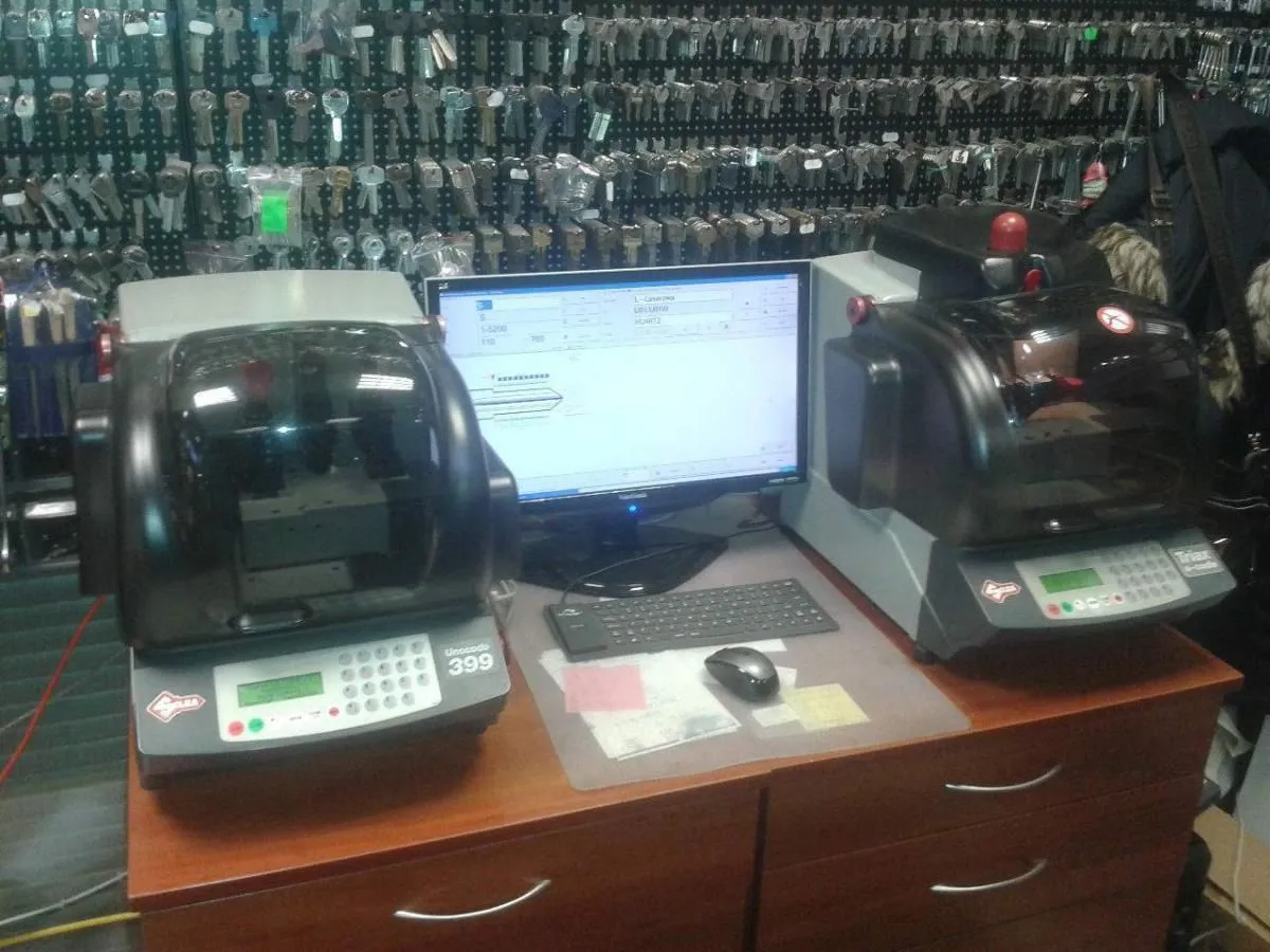 Przedsiębiorstwo 6 wizerunek CHRUST DORABIANE KLUCZY,AWARYJNE OTWIERANIE SAMOCHODU,KODOWANIE PILOTÓW,WYMIANA DRZWI