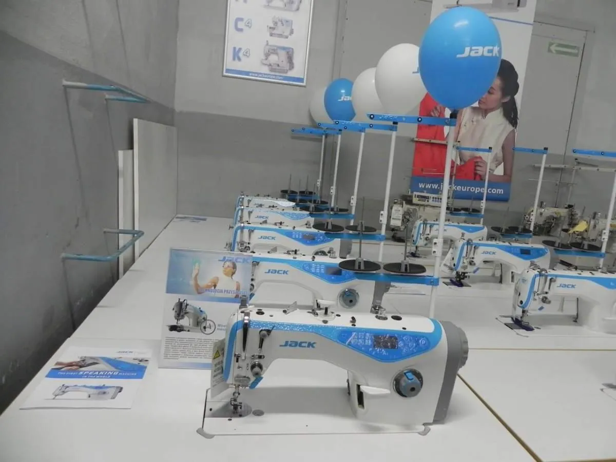 Przedsiębiorstwo 30 wizerunek MASZYNY DO SZYCIA ZIELIŃSKI